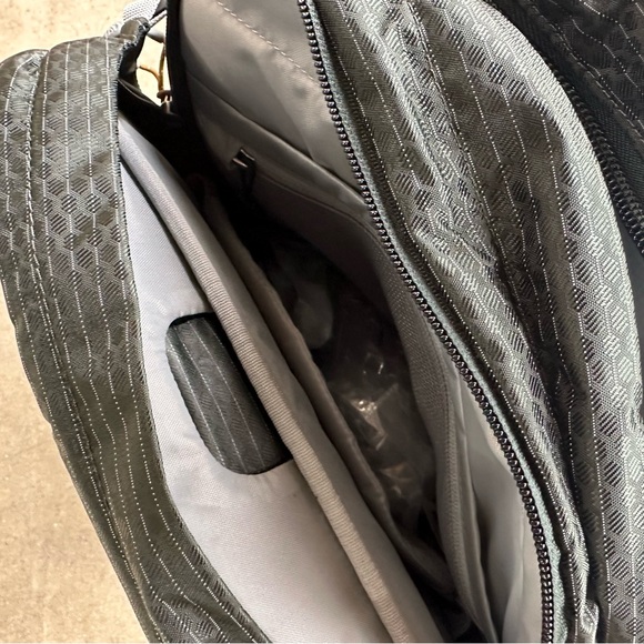 Osprey Nebula Backpack 32L Green Brindle Brown Outdoor Commuter Laptop NEW - Picture 8 of 13